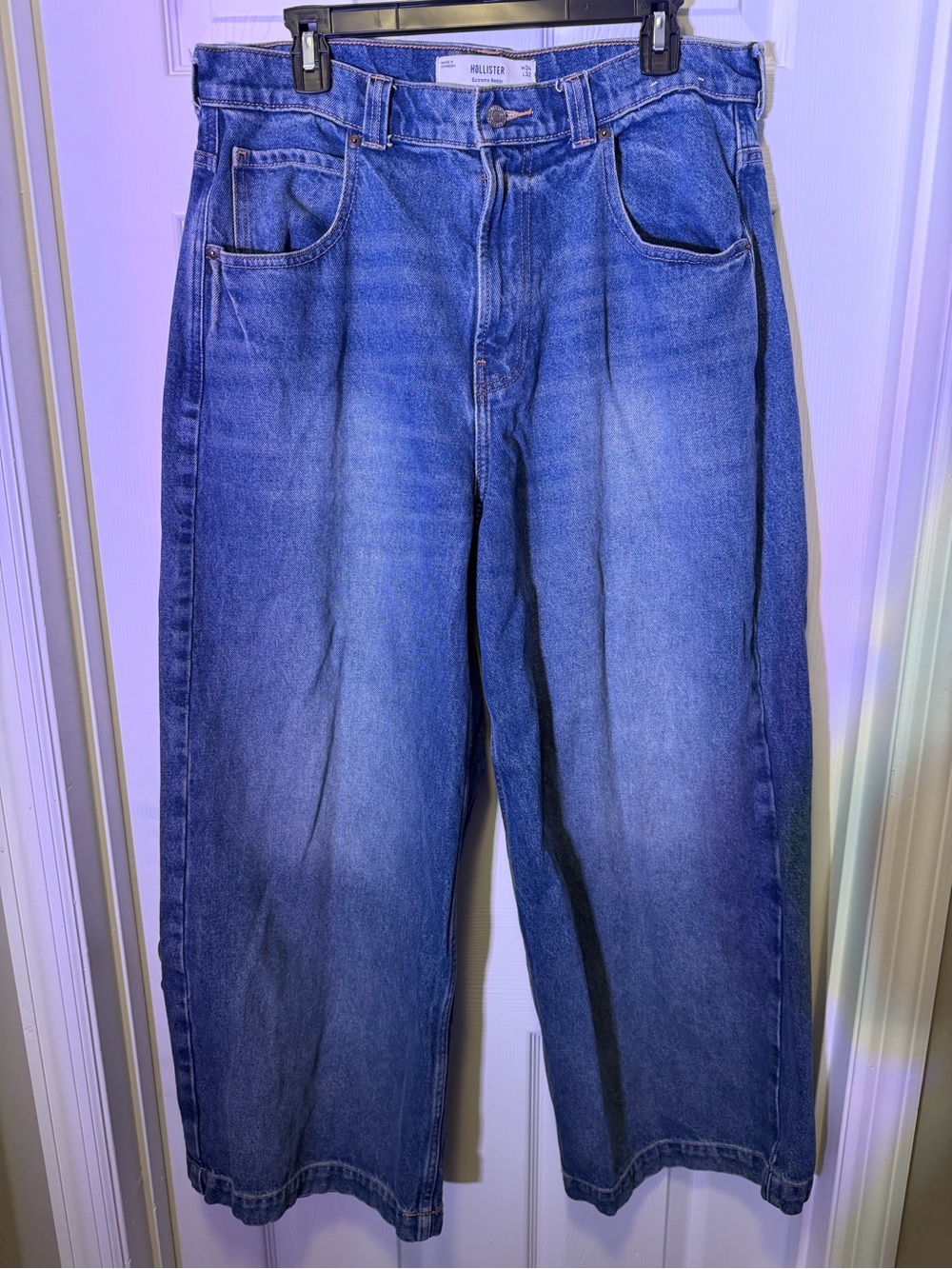 Hollister Men's Relaxed Wide-Leg Denim Jeans - Medium Blue Wash